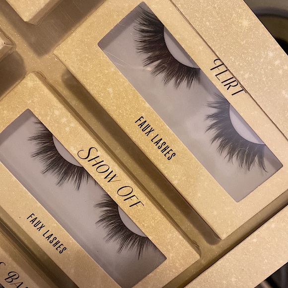 6 sets of lashes 🖤 Brand new packaged - Picture 6 of 7